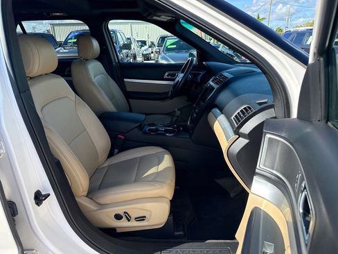 Used 2017 Ford Explorer XLT w/ Equipment Group 202A image 26