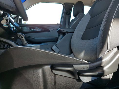 Used 2021 Chevrolet TrailBlazer LS image 28