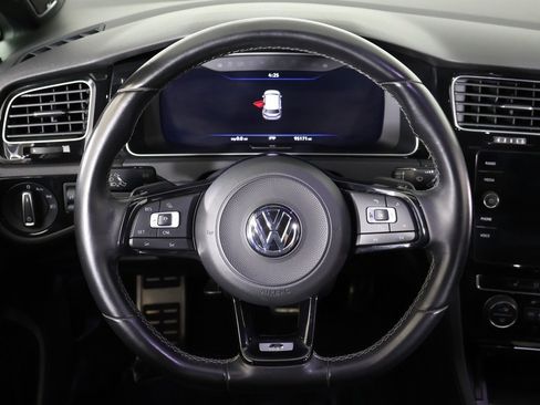 Used 2018 Volkswagen Golf R 4-Door image 40