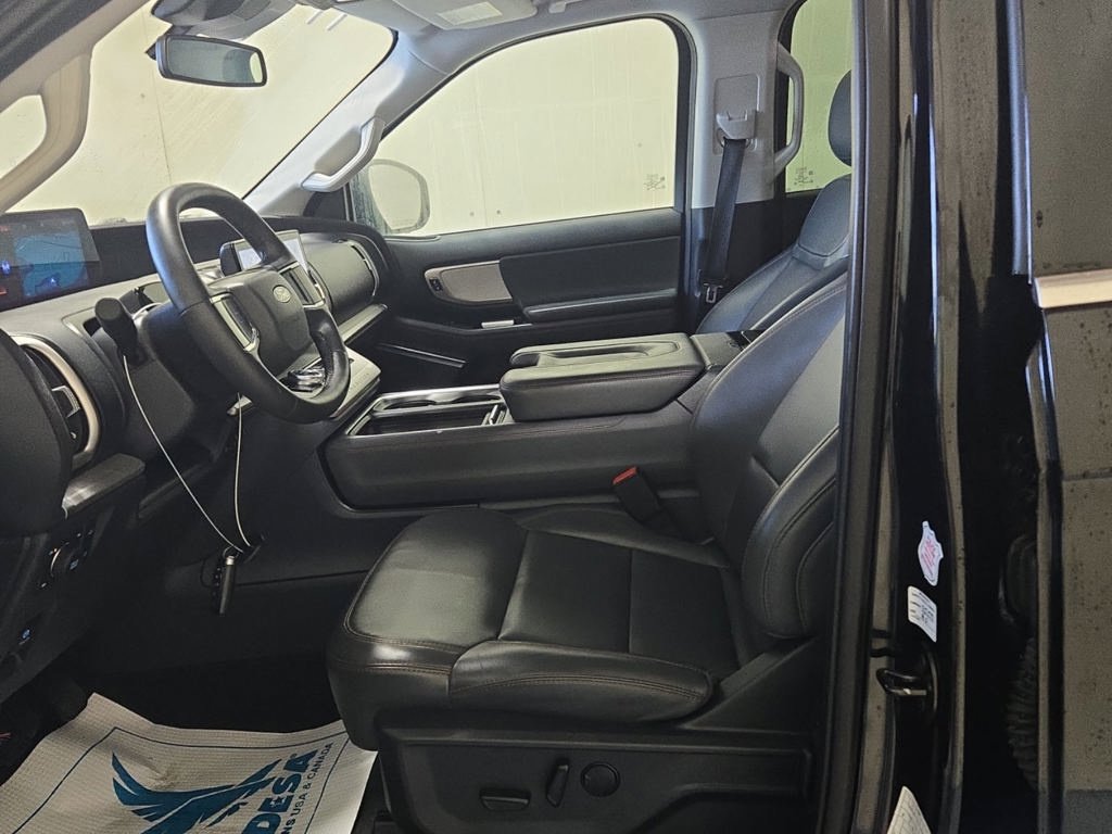 Used 2025 Ford Expedition Max Active AWD/4WD image 9