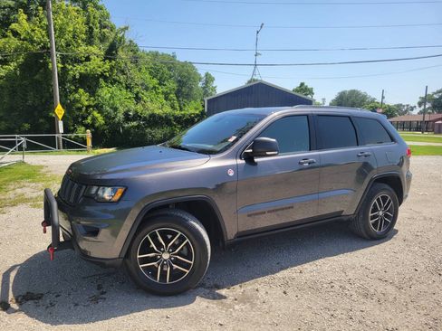 Used 2017 Jeep Grand Cherokee Trailhawk AWD/4WD image 6