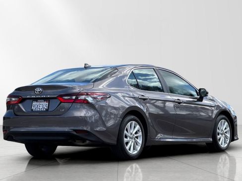 Used 2023 Toyota Camry LE w/ Convenience Package image 4