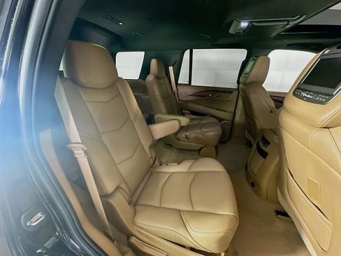 Used 2017 Cadillac Escalade Platinum AWD/4WD image 29