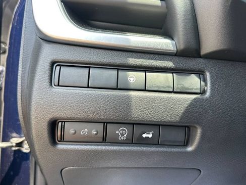 Used 2025 Nissan Rogue SV FWD image 18