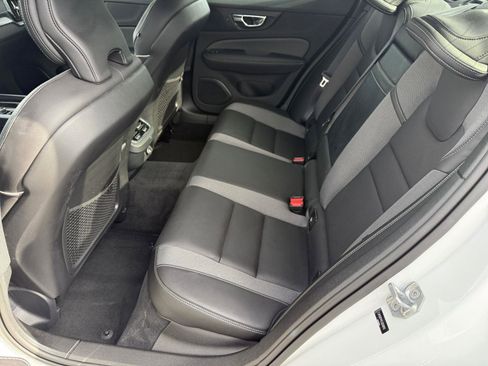 Used 2020 Volvo S60 T5 R-Design image 11