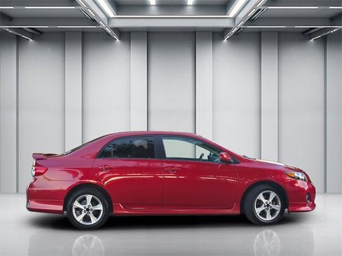 Used 2011 Toyota Corolla S image 3