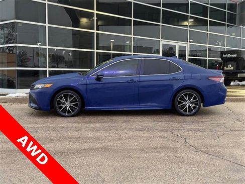 Used 2023 Toyota Camry SE image 6