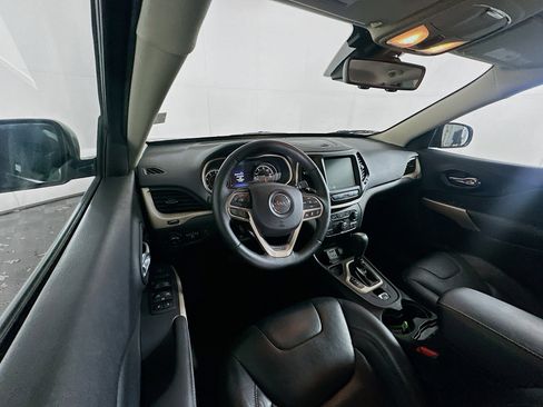 Used 2017 Jeep Cherokee Limited w/ Luxury Group FWD image 18