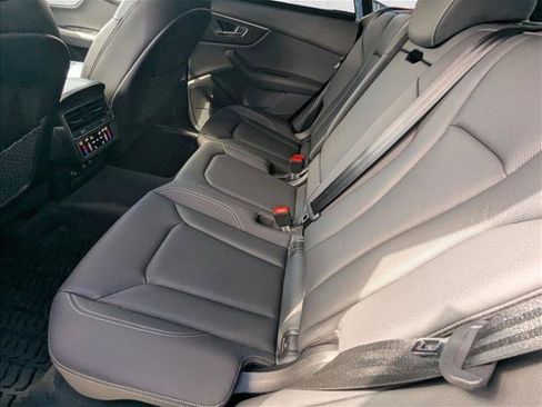 Used 2022 Audi Q8 Prestige image 18