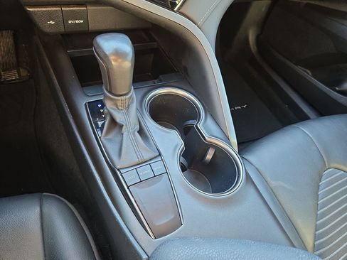 Used 2022 Toyota Camry SE w/ Convenience Package image 22