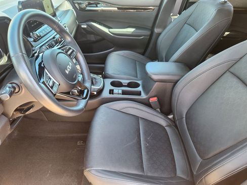 Certified 2022 Kia Seltos SX w/ Sunroof Package AWD/4WD image 8
