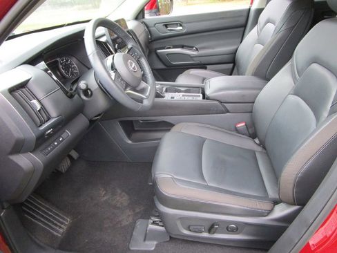 Used 2024 Nissan Pathfinder SL image 22