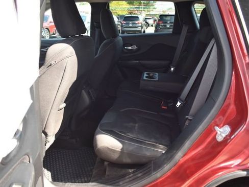 Used 2015 Jeep Cherokee Latitude w/ Cold Weather Group AWD/4WD image 33