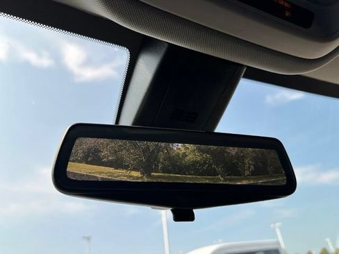 Used 2019 Chevrolet Traverse LT w/ LT Premium Package FWD image 24