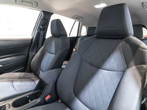 Used 2025 Toyota Corolla Cross LE FWD image 6