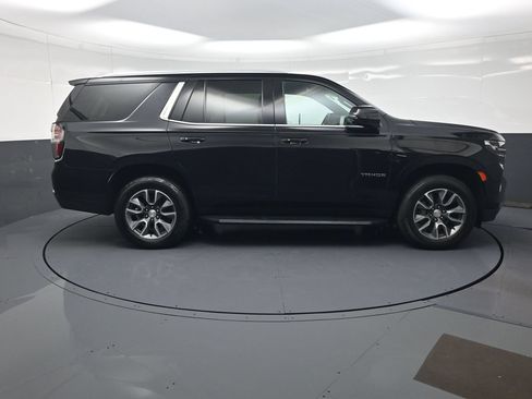 Used 2022 Chevrolet Tahoe LT w/ Luxury Package AWD/4WD image 2