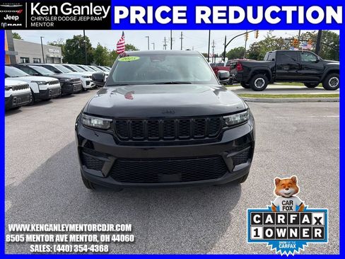 Certified 2025 Jeep Grand Cherokee Altitude AWD/4WD image 2