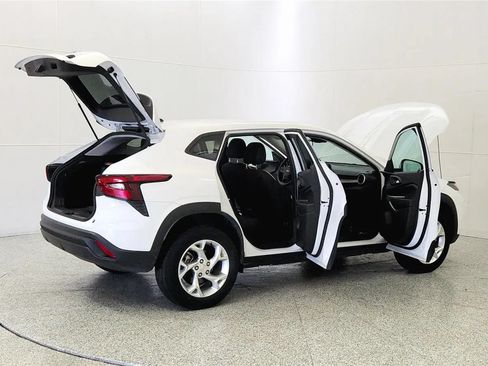 Used 2024 Chevrolet Trax LS w/ LS Convenience Package FWD image 12