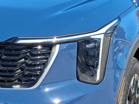 Used 2025 Kia Sorento S image 9