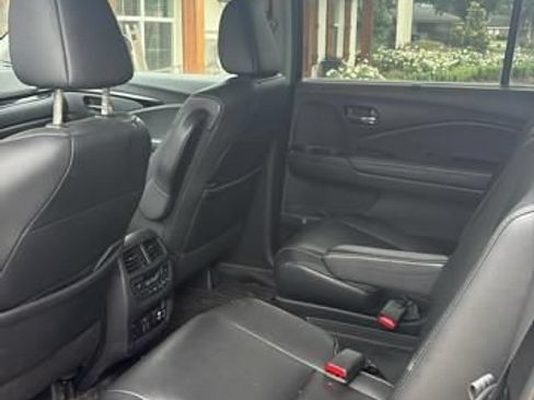 Used 2020 Honda Pilot Touring image 8