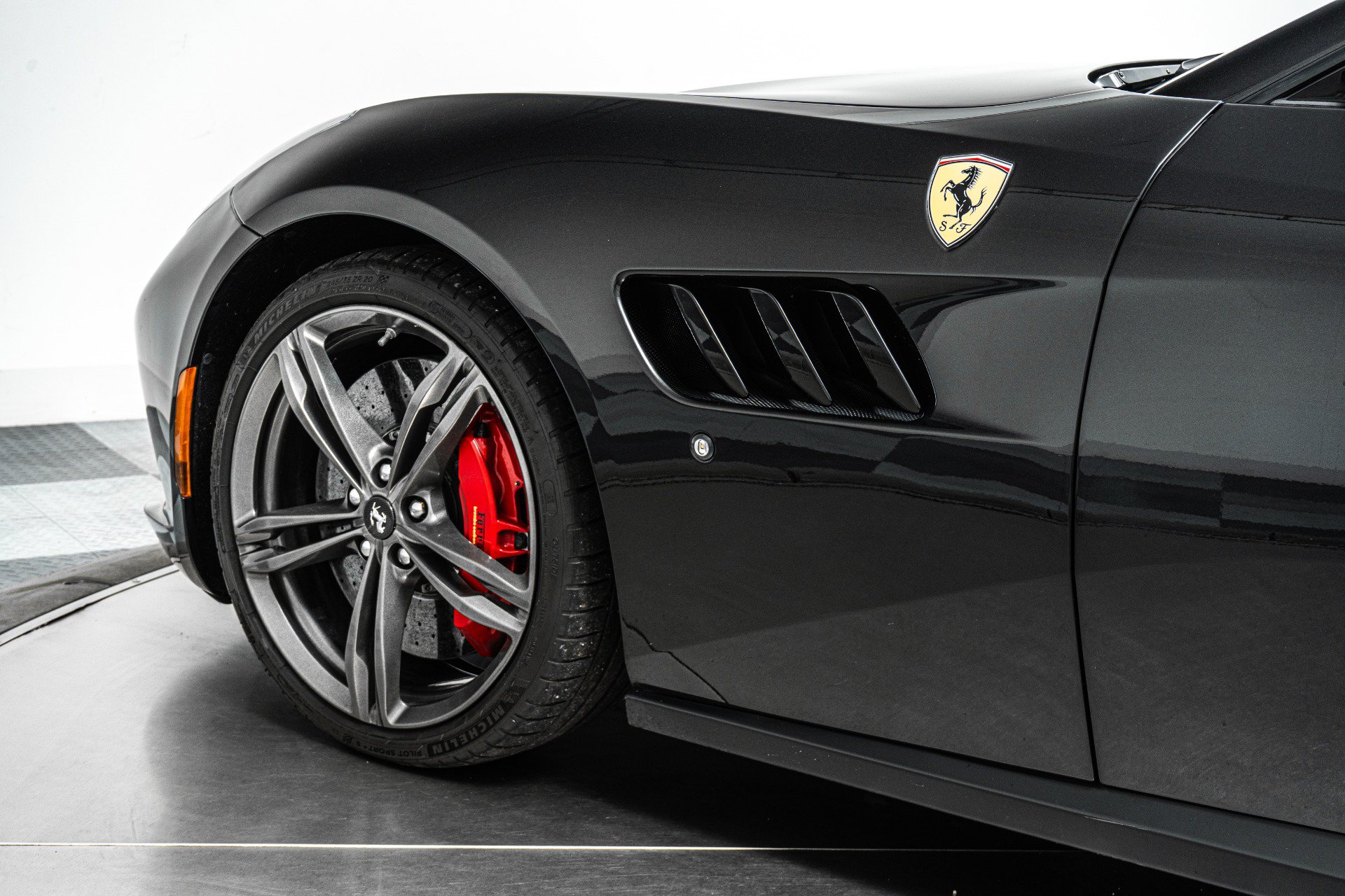 Used 2019 Ferrari GTC4Lusso AWD/4WD image 37