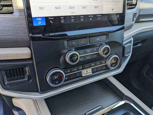 Used 2024 Ford Expedition Limited image 31