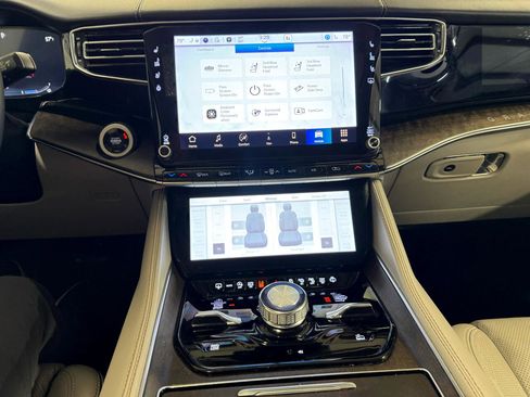 Used 2023 Jeep Grand Wagoneer Series II w/ Convenience Group III image 30