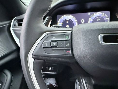 Used 2025 Jeep Grand Cherokee Laredo X w/ Luxury Tech Group I image 14