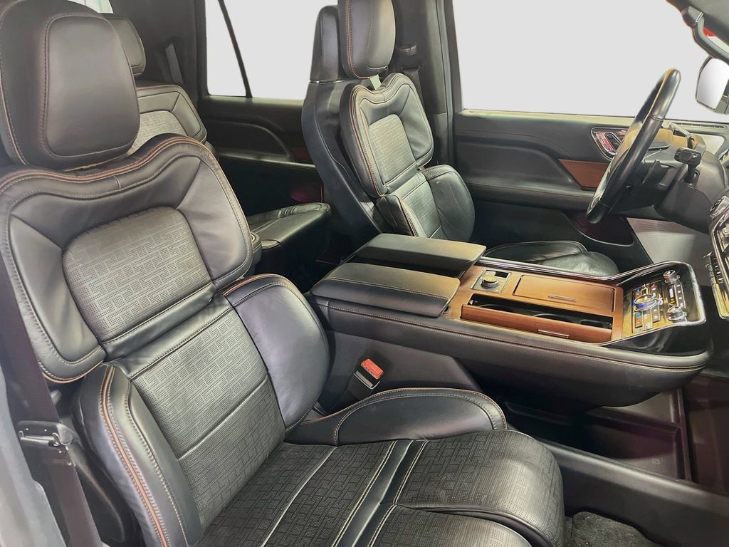 Used 2024 Lincoln Navigator L Black Label AWD/4WD image 32