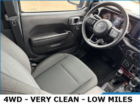 Used 2024 Jeep Wrangler Willys image 15