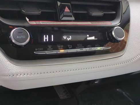 Certified 2025 Toyota Corolla SE image 23