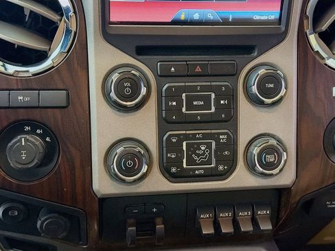 Used 2016 Ford F250 Lariat w/ Lariat Interior Package image 19