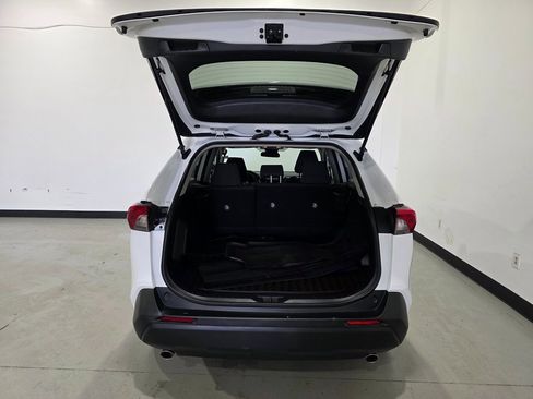 Used 2021 Toyota RAV4 LE image 27