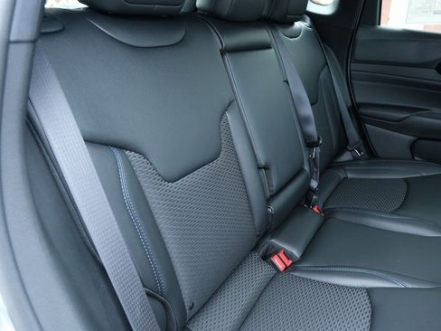 New 2026 Jeep Compass Latitude image 28