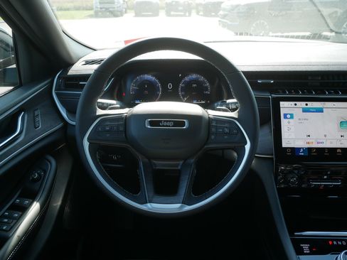 New 2025 Jeep Grand Cherokee Limited w/ Black Appearance Package image 11