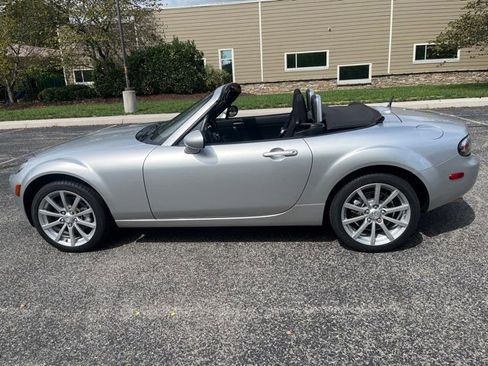 Used 2006 MAZDA MX-5 Miata Sport image 11
