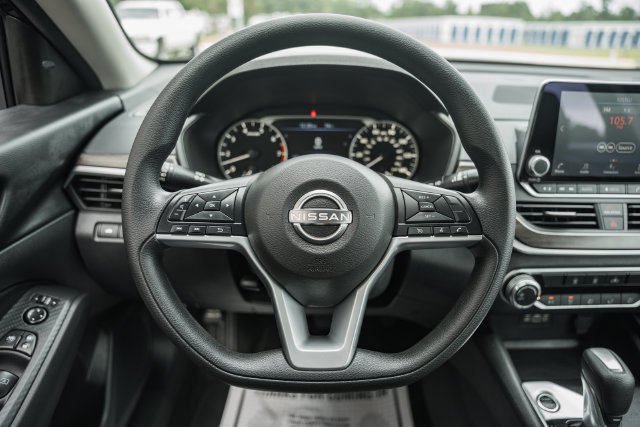 Used 2025 Nissan Altima 2.5 SV FWD image 30