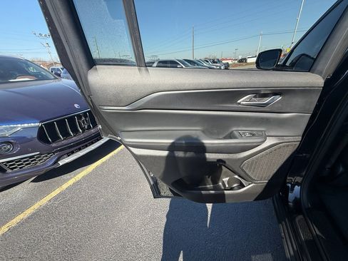 Used 2024 Jeep Grand Cherokee L Altitude image 17