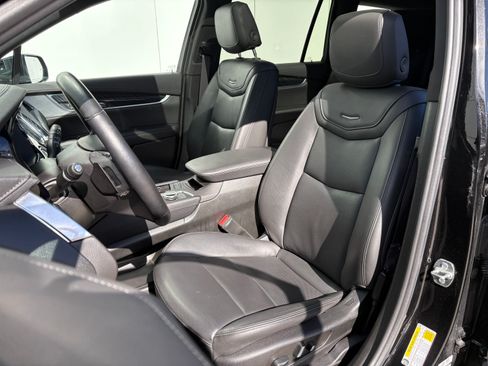 Certified 2025 Cadillac XT6 Premium Luxury AWD/4WD image 12