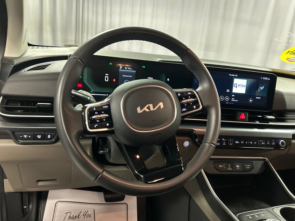 Used 2025 Kia Carnival LXS FWD image 13