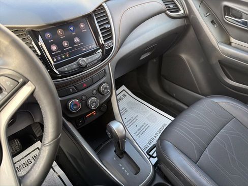 Used 2021 Chevrolet Trax LT w/ Driver Confidence Package image 26