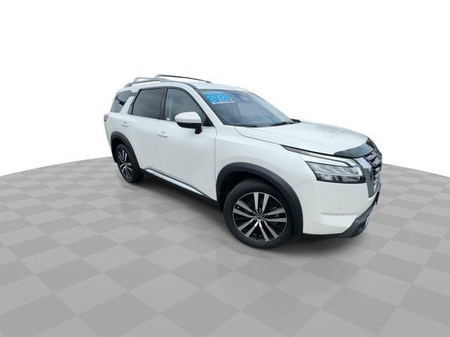 Used 2024 Nissan Pathfinder Platinum w/ Cargo Package FWD image 2