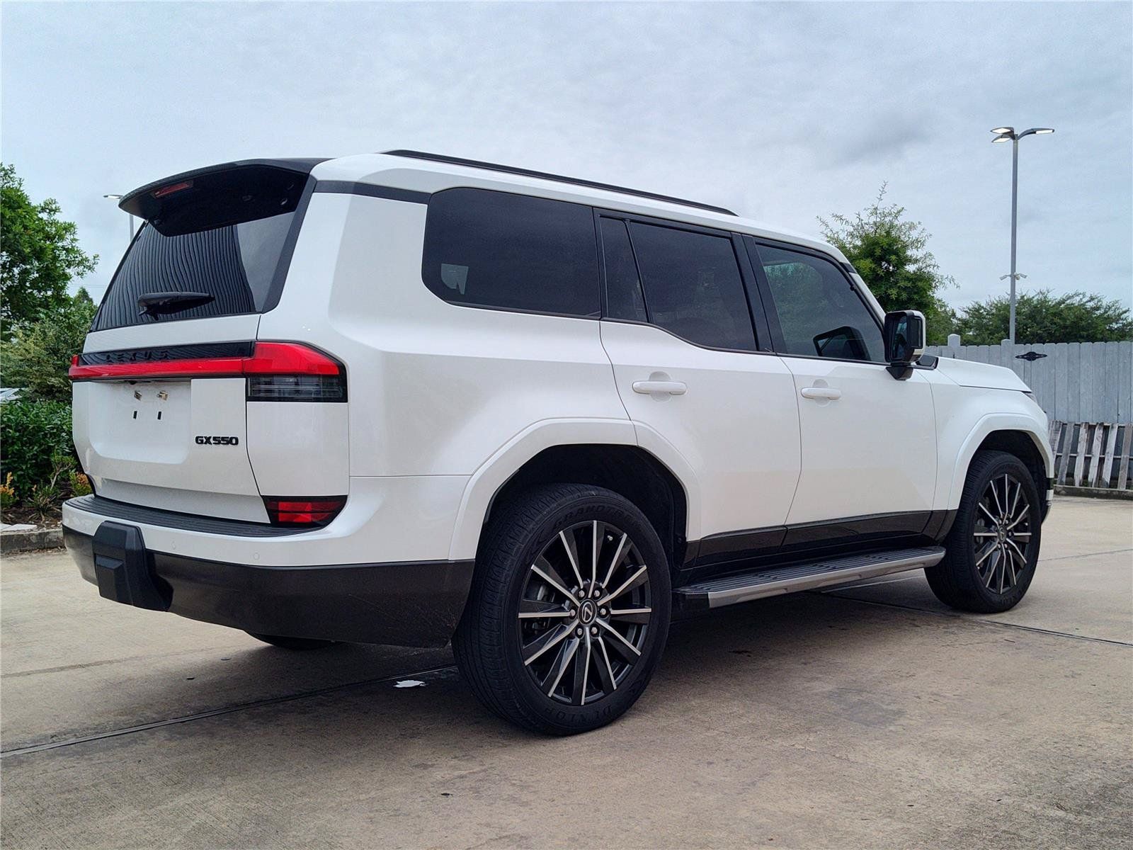 Used 2024 Lexus GX 550 w/ Accessory Package (Z1) AWD/4WD image 9