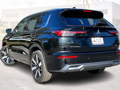 New 2025 Mitsubishi Outlander SEL image 3