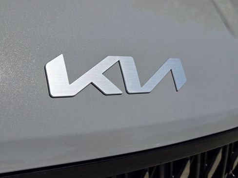 New 2026 Kia Carnival EX FWD image 5