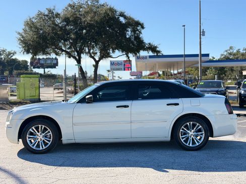 Used 2005 Chrysler 300 Touring image 2