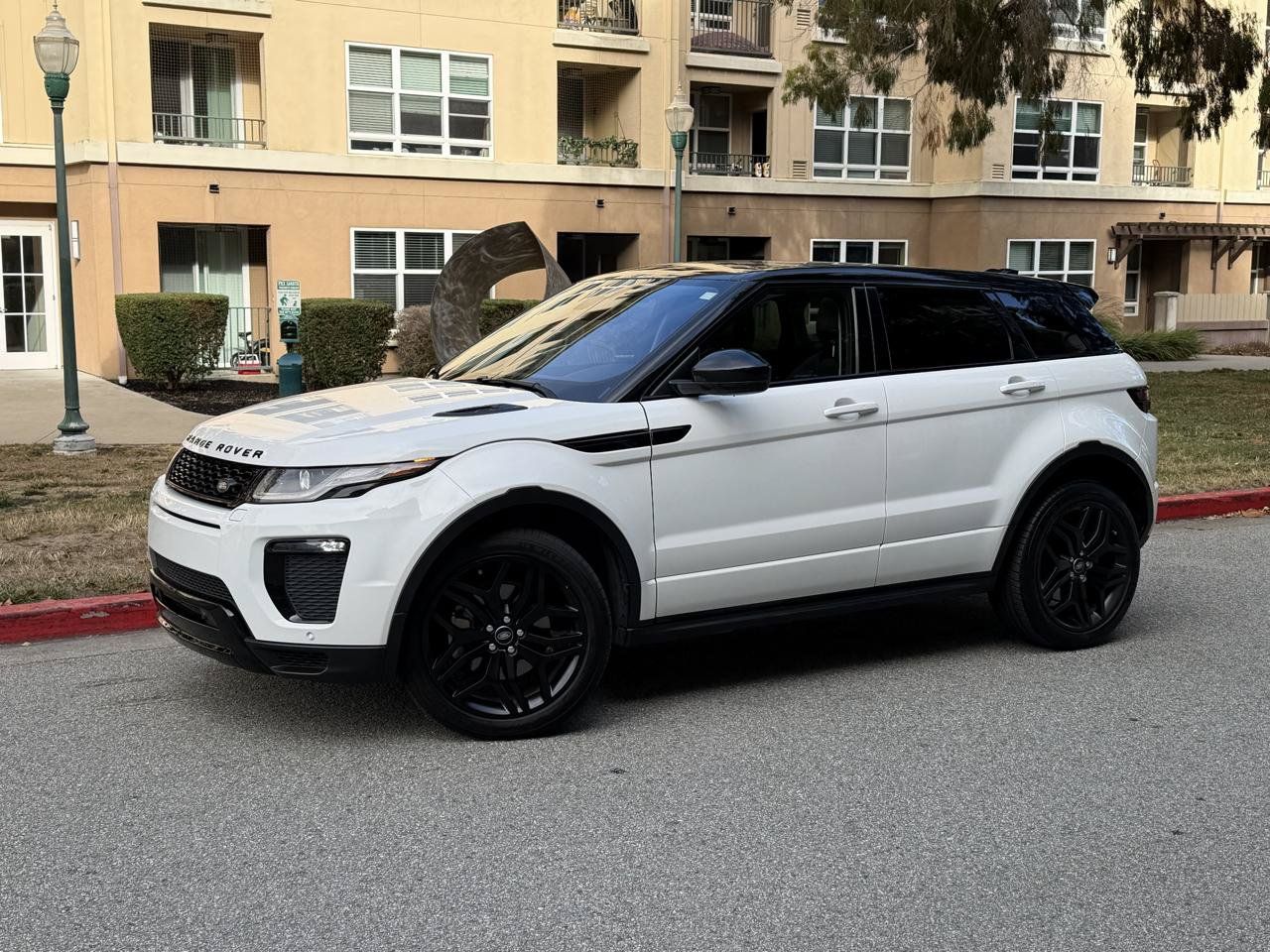 Used 2016 Land Rover Range Rover Evoque HSE Dynamic AWD/4WD image 2