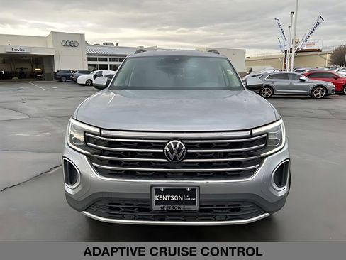 Used 2024 Volkswagen Atlas SE image 2