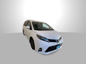 Used 2020 Toyota Sienna SE w/ SE Preferred Package video 2