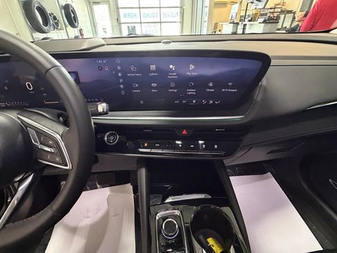 Used 2025 Buick Envision Preferred image 13